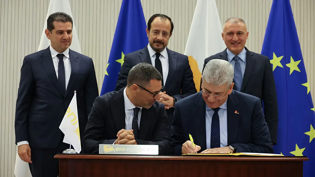 Subsea gas infrastructure linked to an offshore production facility