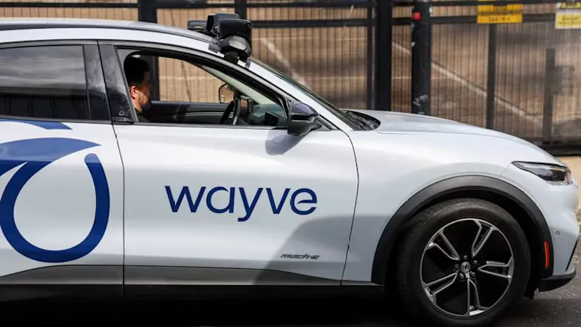 Illustration of a vehicle with sensors and a driver-assistance display