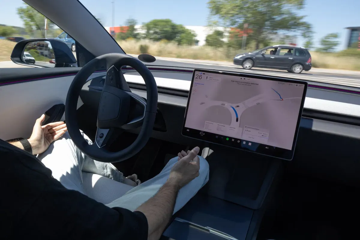 Vehicle dashboard with a driver-assistance display